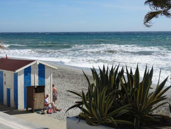 1 Bedroom Beachfront Apartment At Torecilla Beach Nerja Exterior photo